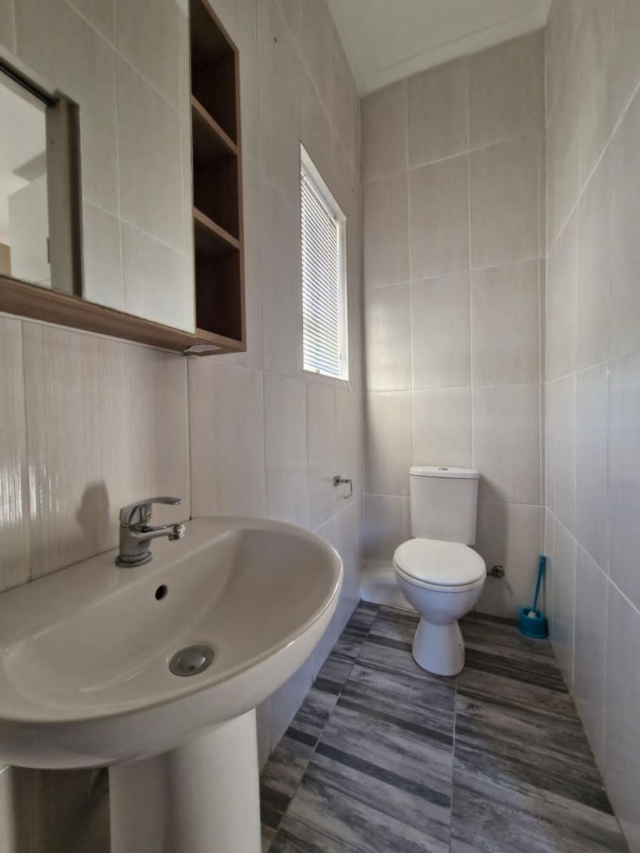 To Let 3 Bedroom Property for Rent in Overbaakens Eastern Cape